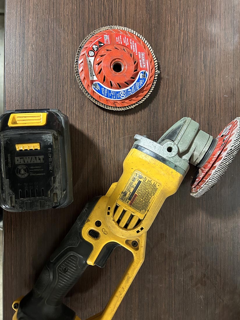 angle grinder, flap disk, battery